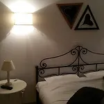 Chambres Touristiques La Cour Des Hotes Bed & Breakfast