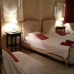 Chambres Touristiques La Cour Des Hotes 3*