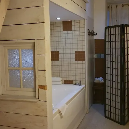 Touristiques La Cour Des Hotes オベルネ