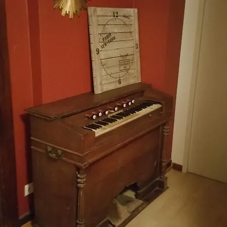 Chambres Touristiques La Cour Des Hotes Bed & Breakfast