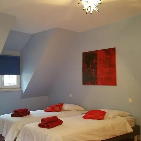 Chambres Touristiques La Cour Des Hotes Bed & Breakfast