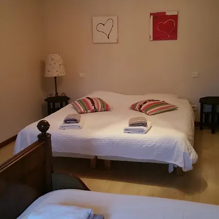 Chambres Touristiques La Cour Des Hotes 3*