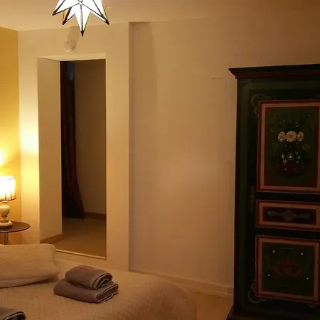 Bed & Breakfast Touristiques La Cour Des Hotes *