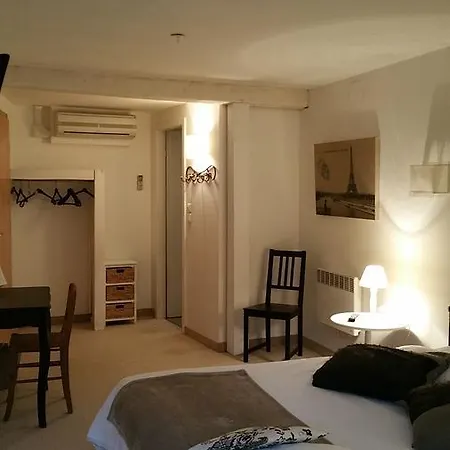 Bed & Breakfast Touristiques La Cour Des Hotes