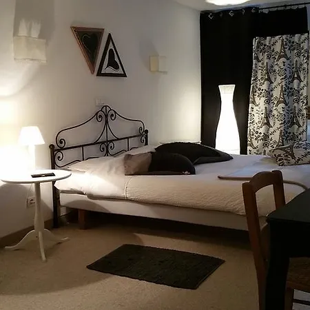 Touristiques La Cour Des Hotes ベッド・アンド・ブレックファスト 3*