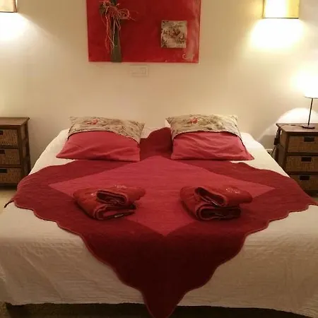 ベッド・アンド・ブレックファスト Touristiques La Cour Des Hotes オベルネ