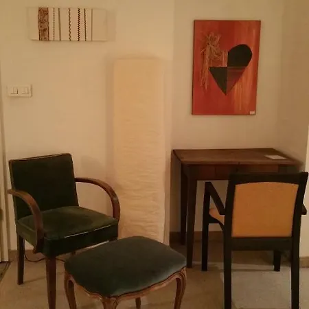 Chambres Touristiques La Cour Des Hotes Bed & Breakfast