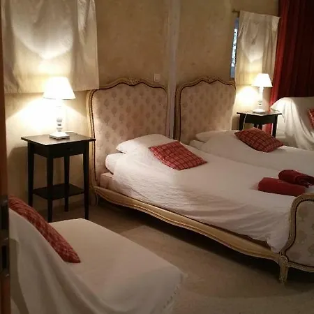 Chambres Touristiques La Cour Des Hotes 3*