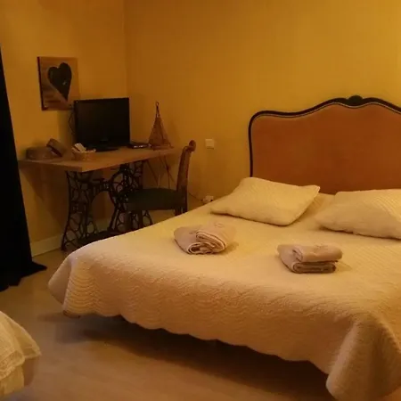 Bed & Breakfast Touristiques La Cour Des Hotes *