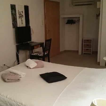 Chambres Touristiques La Cour Des Hotes Bed & Breakfast