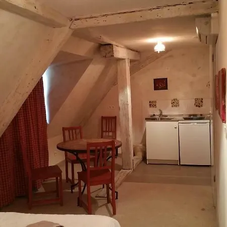 Touristiques La Cour Des Hotes Отель типа 