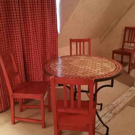 Chambres Touristiques La Cour Des Hotes Bed & Breakfast *