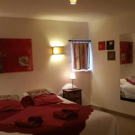 Bed & Breakfast Chambres Touristiques La Cour Des Hotes *