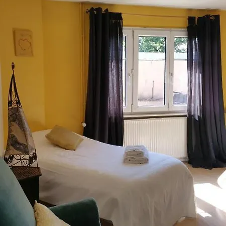 Touristiques La Cour Des Hotes オベルネ