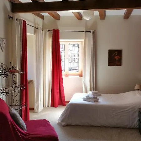 ベッド・アンド・ブレックファスト Touristiques La Cour Des Hotes