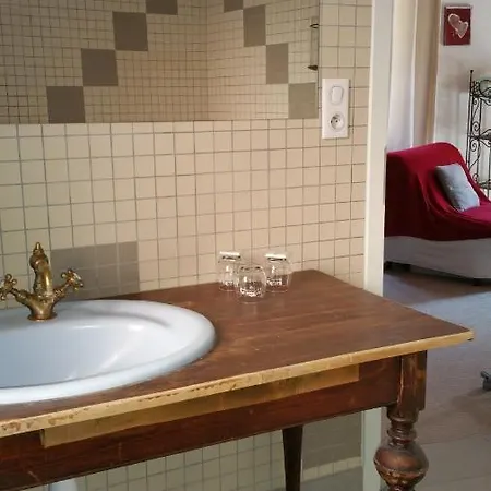 Bed & Breakfast Chambres Touristiques La Cour Des Hotes